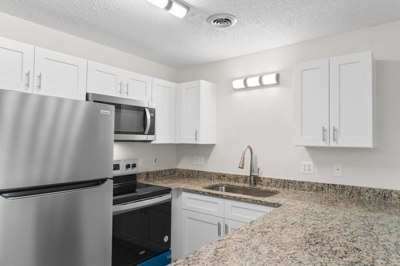 1095 West Plantation Dr. Photo 8