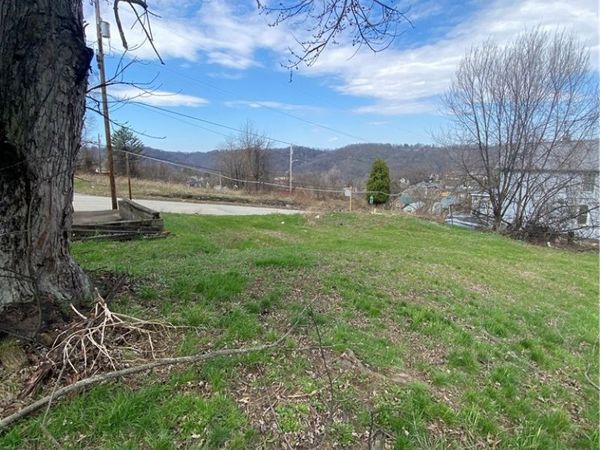 547 Summit Ave , Monessen, PA 15062