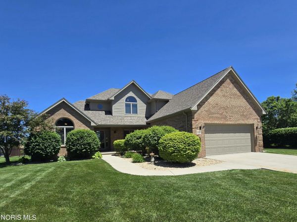1800 Timber Ridge Drive, Bowling Green, OH 43402