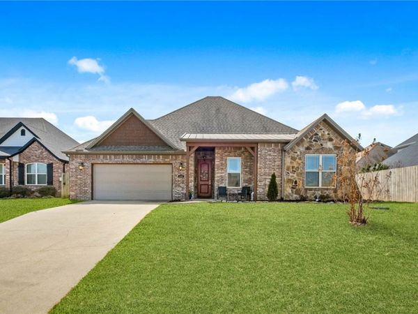 1103 Vista Bell Drive , Cave Springs, AR 72718