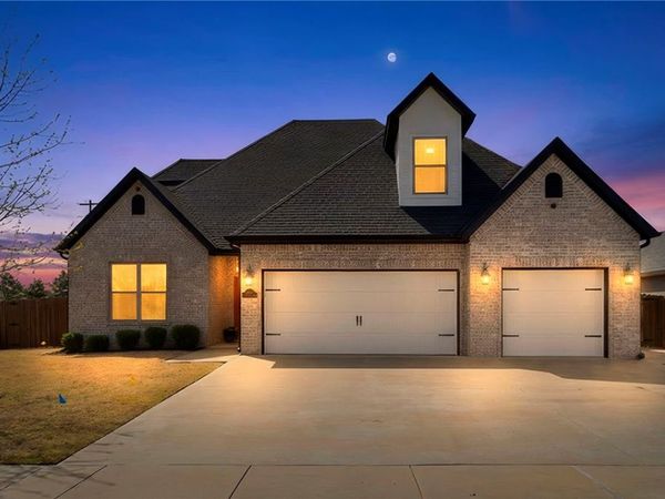 5500 W Lakewood Drive, Rogers, AR 72758