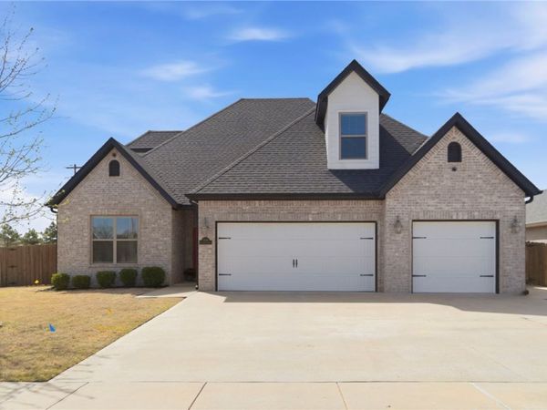 5500 W Lakewood Drive , Rogers, AR 72758