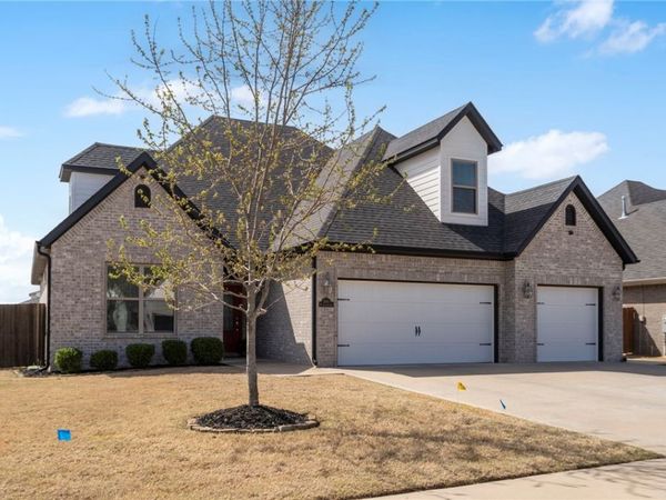 5500 W Lakewood Drive, Rogers, AR 72758