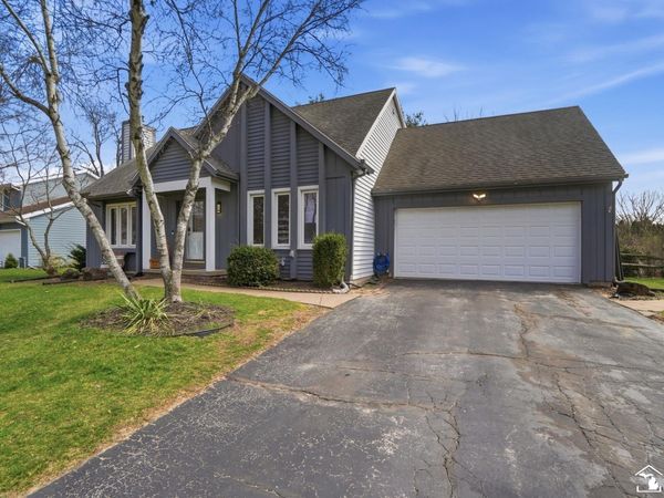 7356 Forest Valley Road, Lambertville, MI 48144