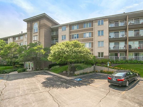 480 E Montrose Avenue, Unit 203, Wood Dale, IL 60191