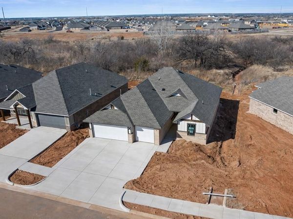 12505 Dolche Vita Drive, Yukon, OK 73099