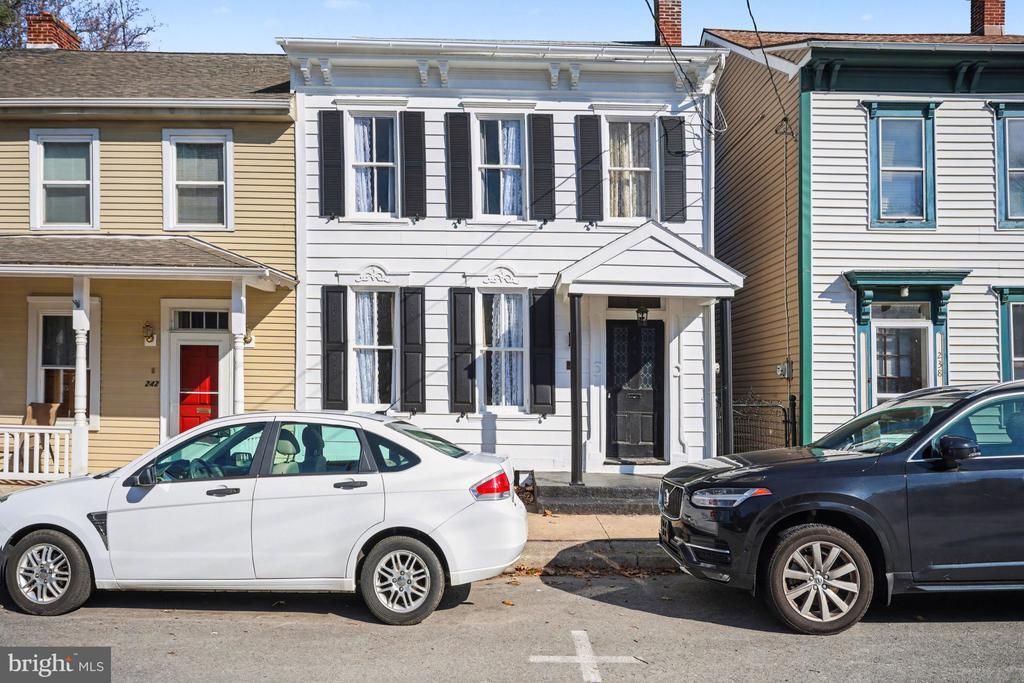 240 W MARKET STREET , MARIETTA, PA 17547