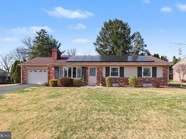 2731 SHERWOOD LANE, LANCASTER, PA 17603