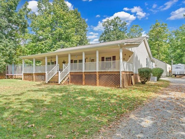 5642 Altice RD , Moneta, VA 24121