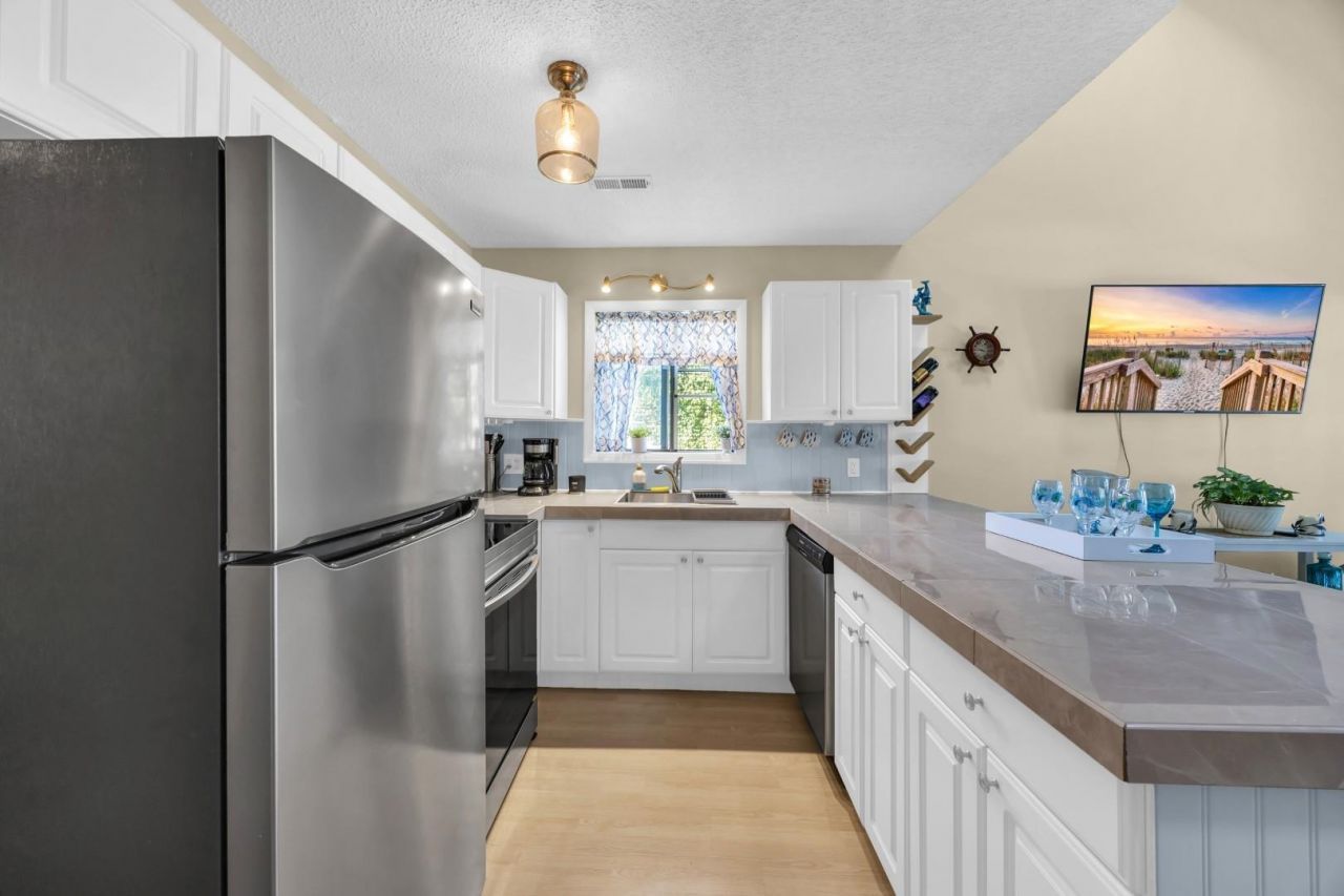 500 Fairway Village Dr.  Photo 18