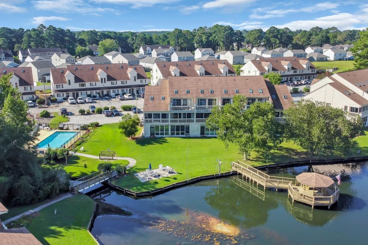 500 Fairway Village Dr.  Photo 31