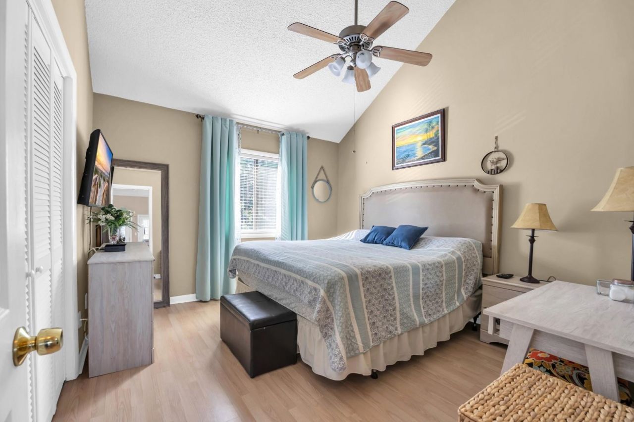 500 Fairway Village Dr.  Photo 6