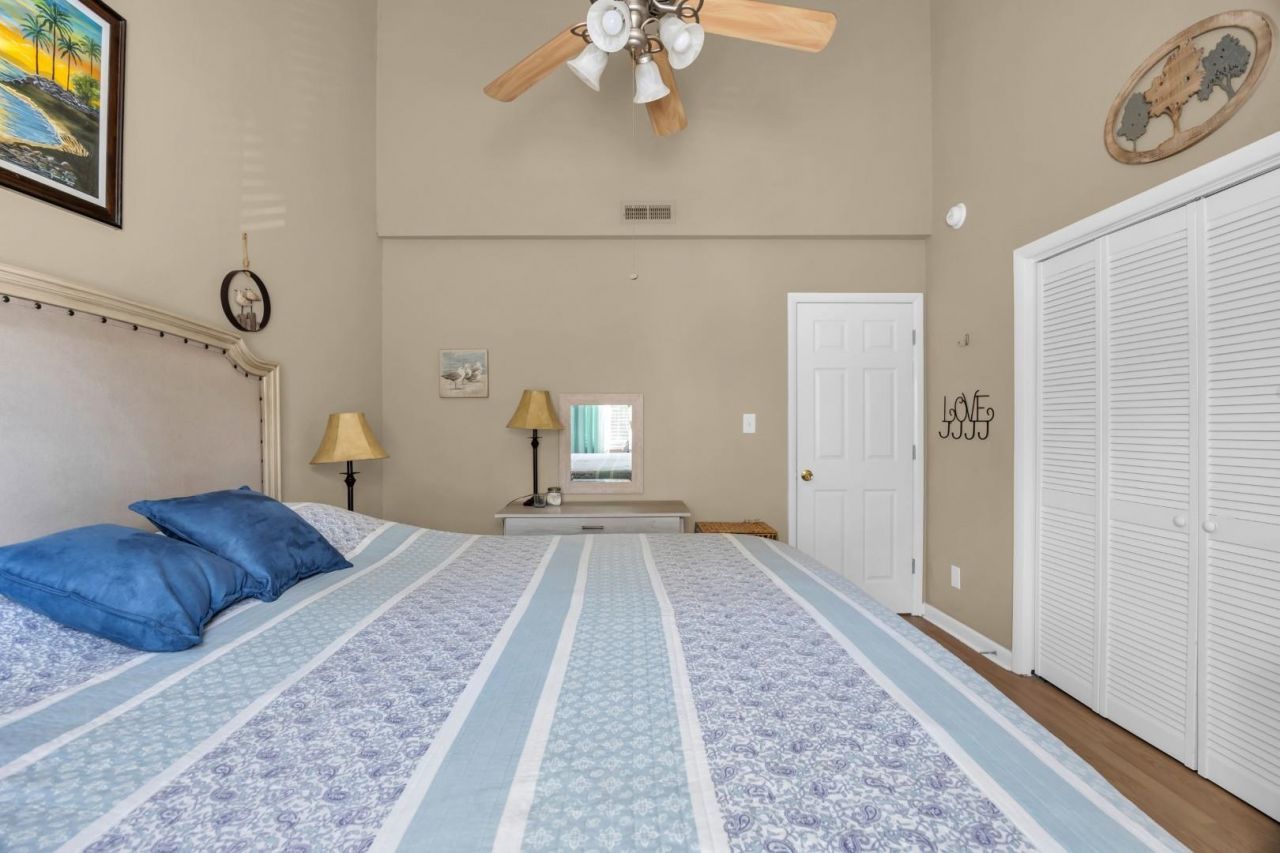 500 Fairway Village Dr.  Photo 7