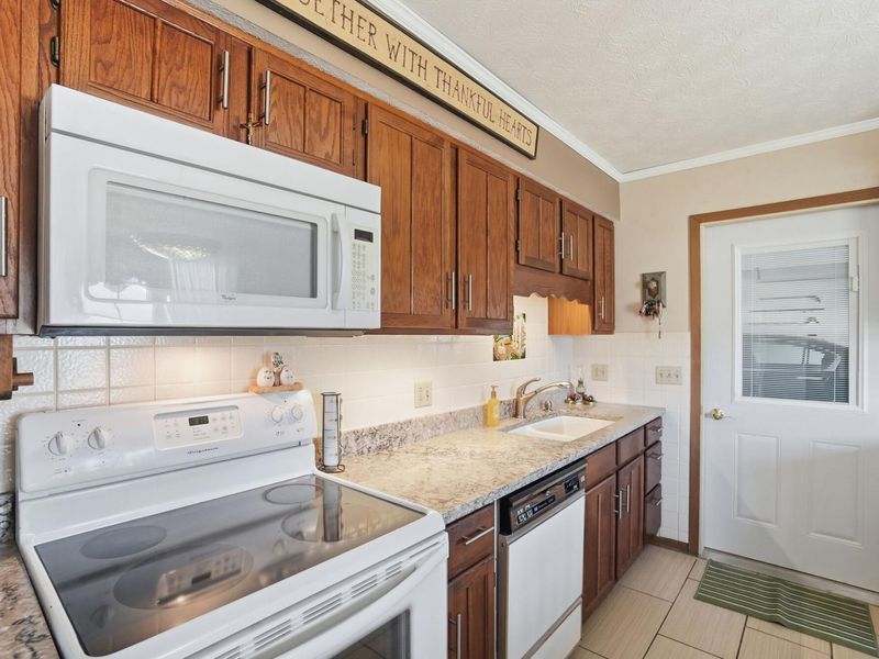 1039 Bradford Drive, Springfield, OH 45503 Photo 6