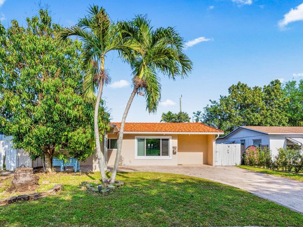 1121 N 66th Terrace, Hollywood, FL 33024
