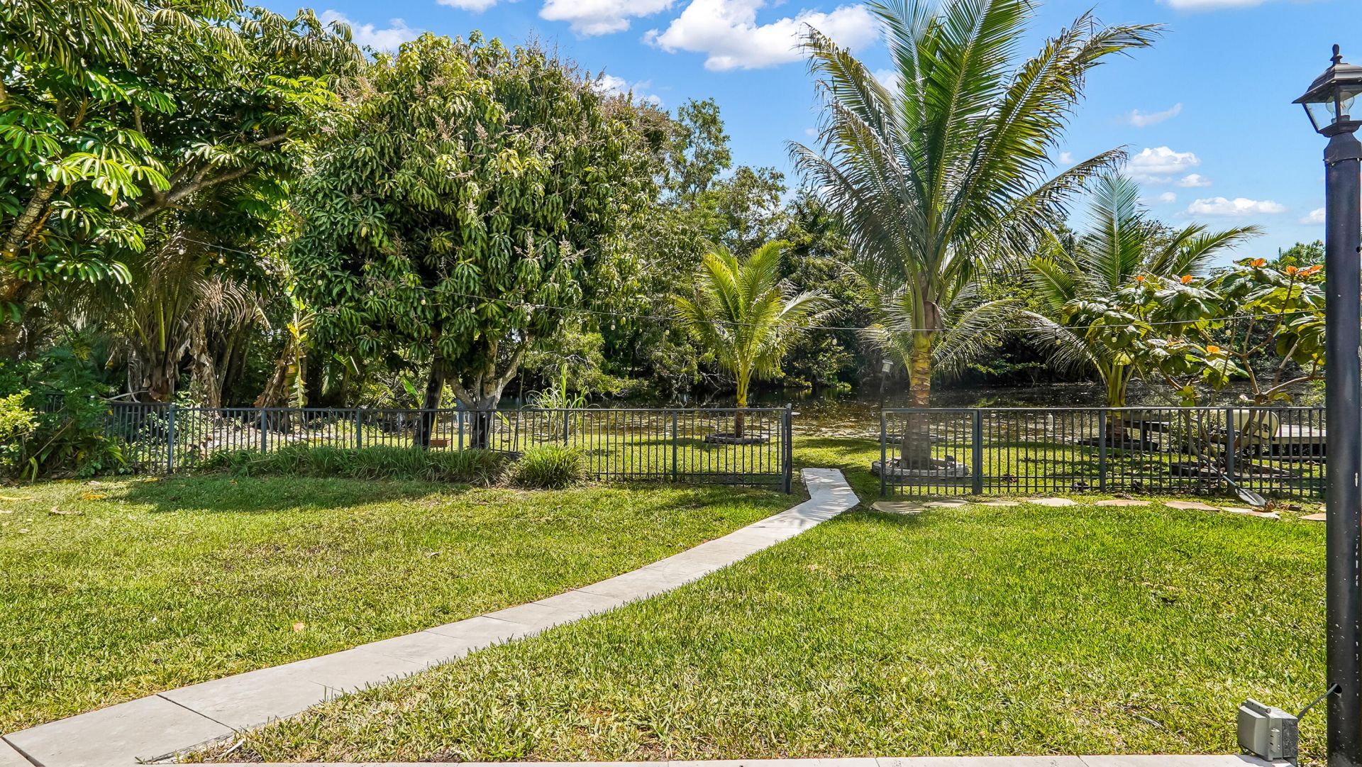 1120 E Tropical Way, Plantation, FL 33317 Photo