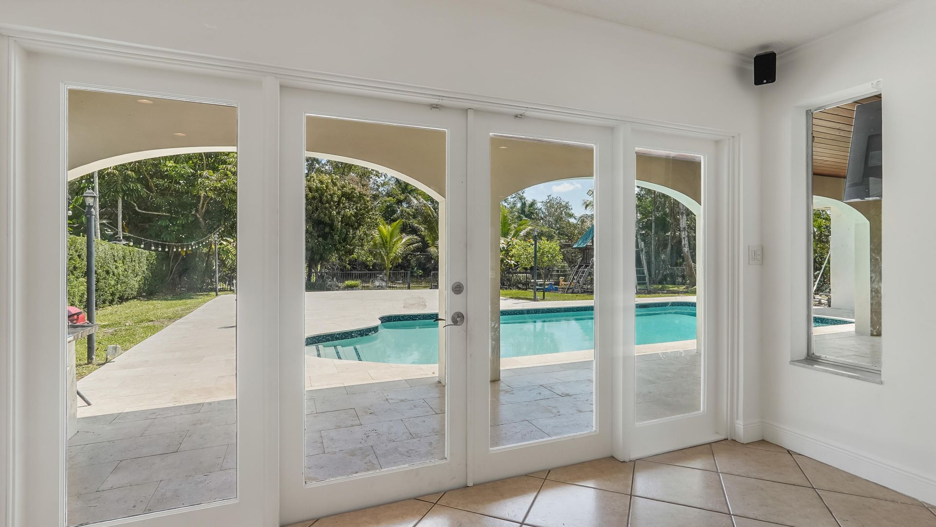 1120 E Tropical Way, Plantation, FL 33317 Photo