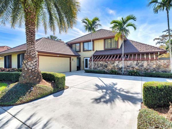 29 Cambria Road W, Palm Beach Gardens, FL 33418