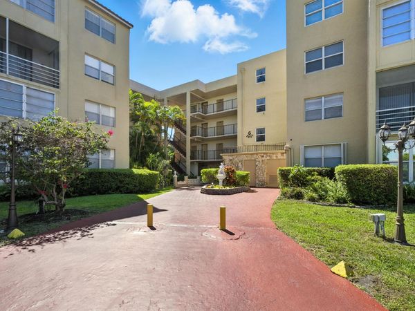 2801 Somerset Drive, Unit 101, Lauderdale Lakes, FL 33311