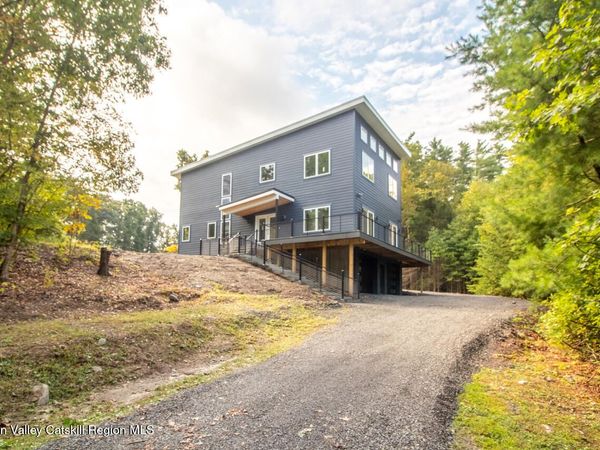 9 Iroquois Lane, Hurley, NY 12443