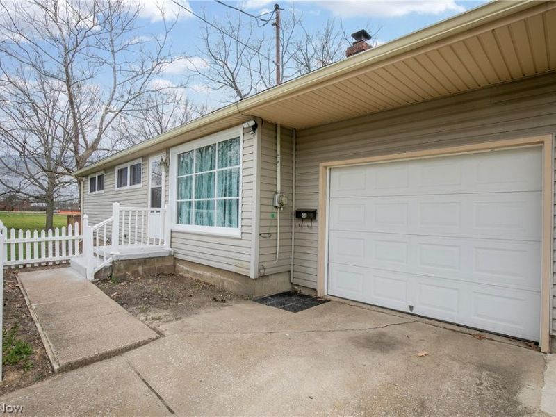 517 Zern Avenue SW, Massillon, OH 44646 Photo 2