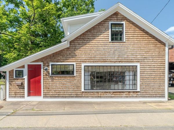 14 Sugarloaf St, Deerfield, MA 01373