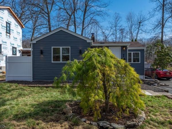7 Pine St, Jefferson, NJ 07849