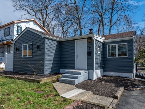 7 Pine St, Jefferson, NJ 07849