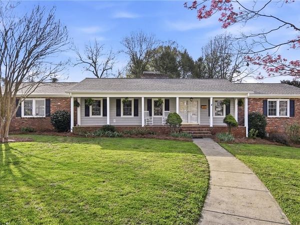 2840 Holyoke Place , Winston-Salem, NC 27106