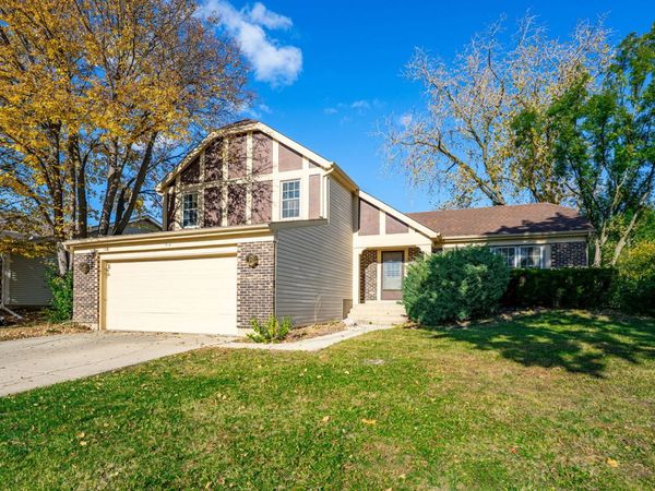 62 E Fox Hill Drive , Buffalo Grove, IL 60089