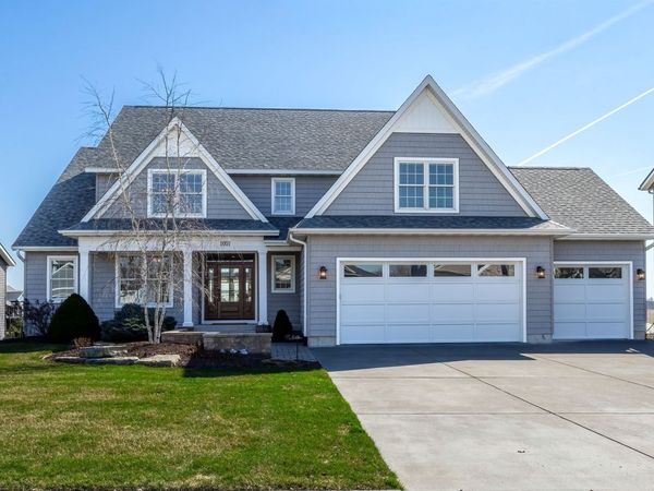 1007 S 8th Street , Eldridge, IA 52748