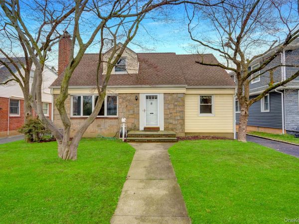 892 Bryant Avenue , New Hyde Park, NY 11040