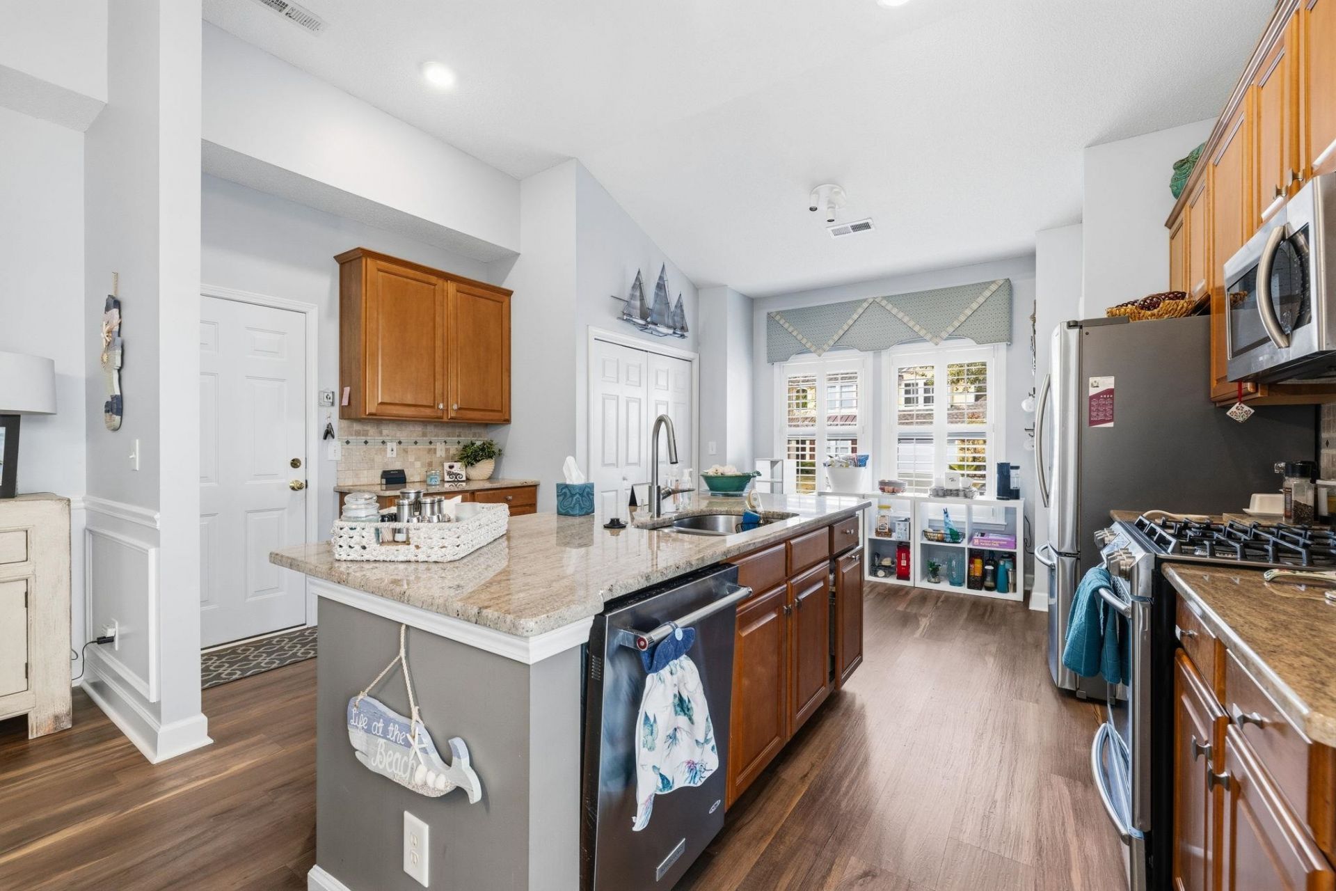 307 River Rock Ln. Photo 10