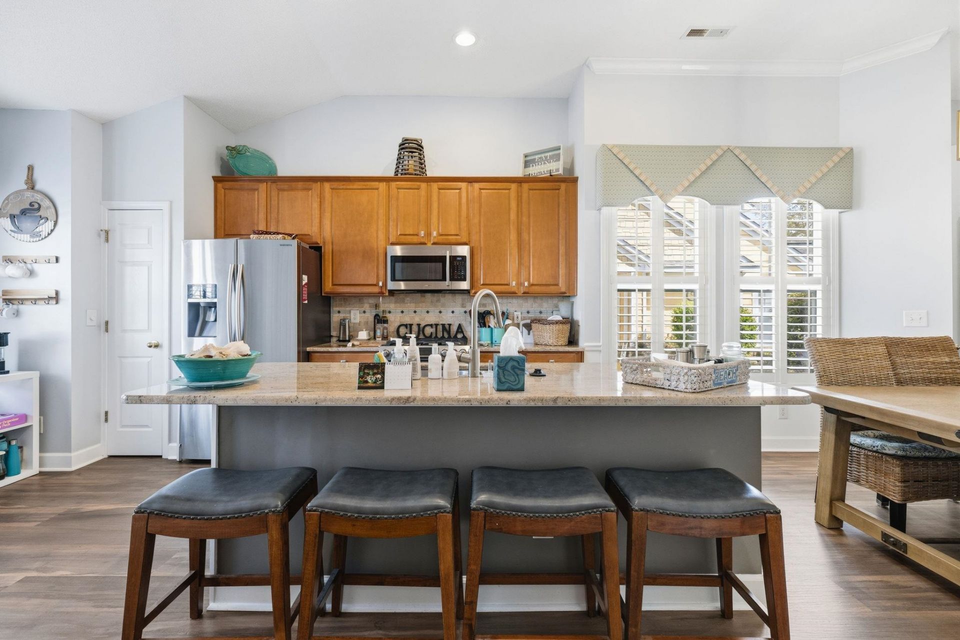 307 River Rock Ln. Photo 12