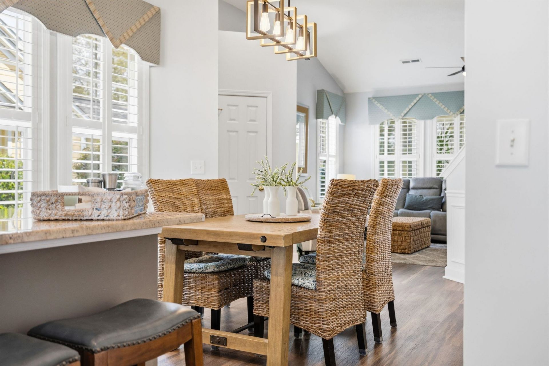 307 River Rock Ln. Photo 14