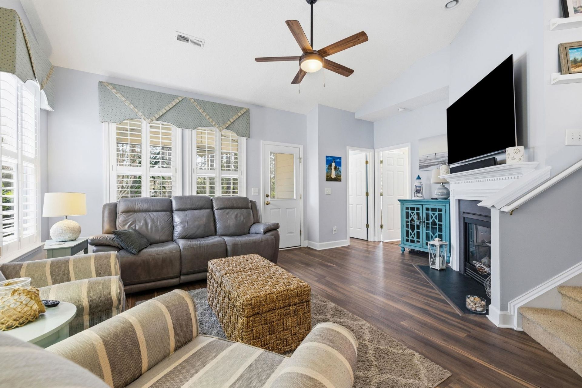 307 River Rock Ln. Photo 5