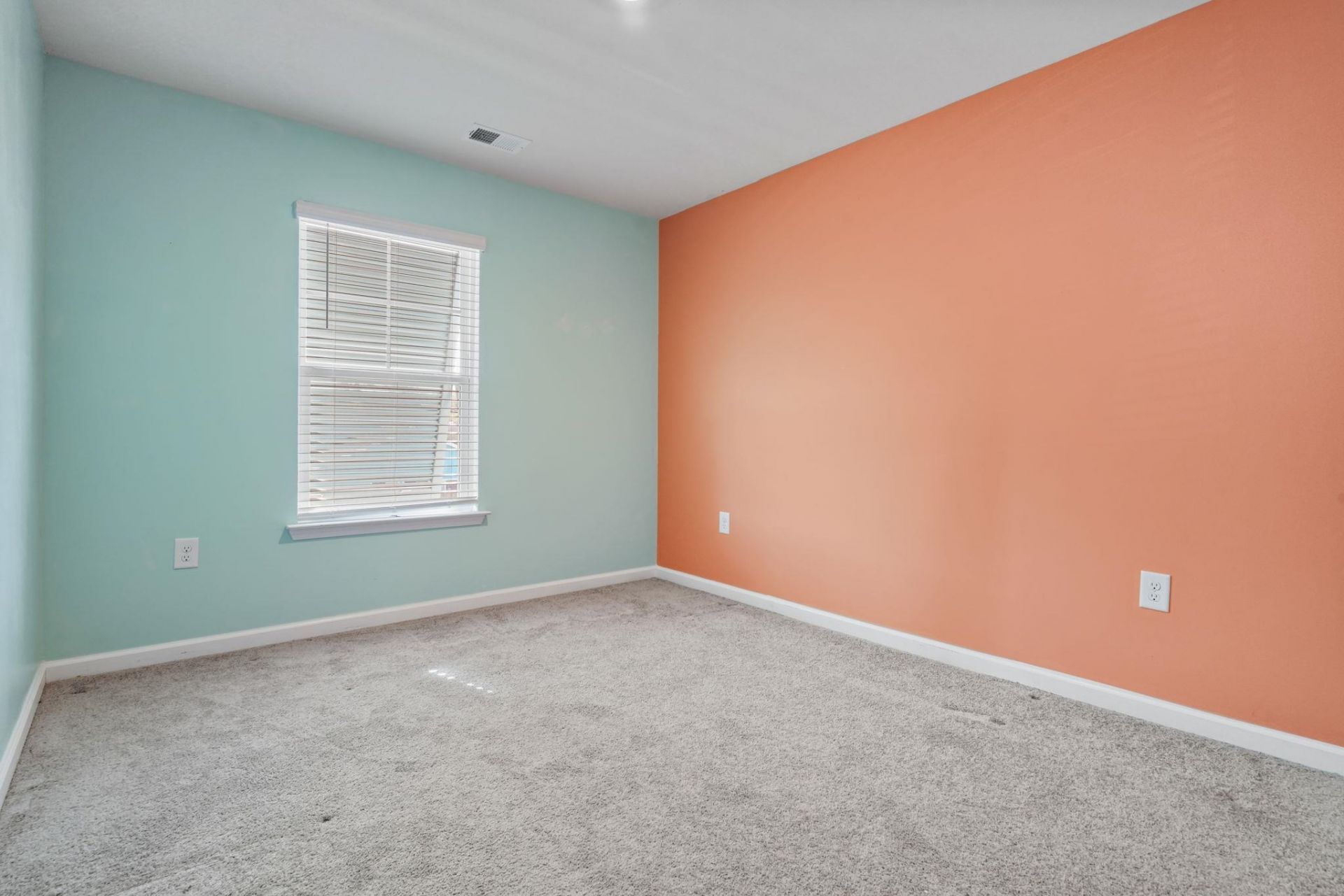 6615 Colonial Dr. Photo 25