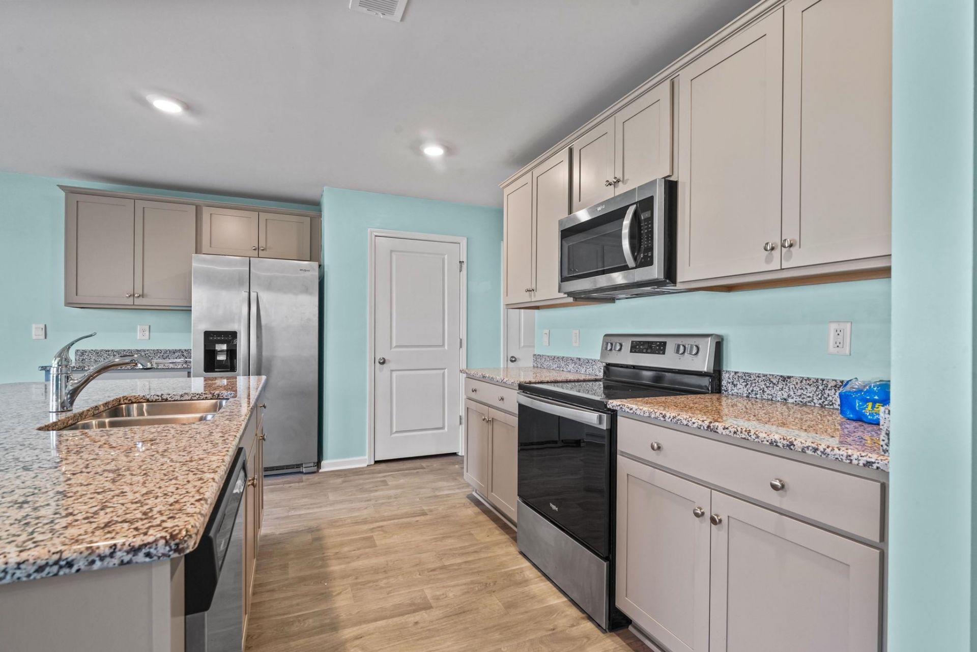 6615 Colonial Dr. Photo 4