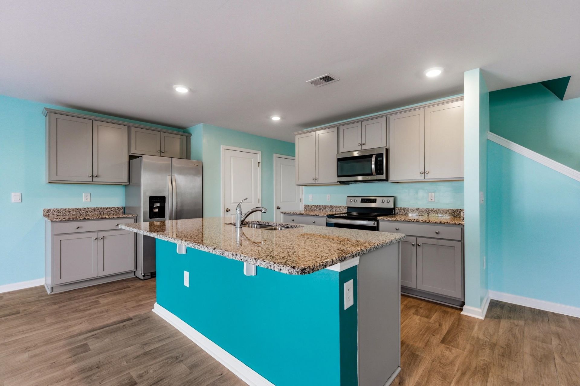 6615 Colonial Dr. Photo 4
