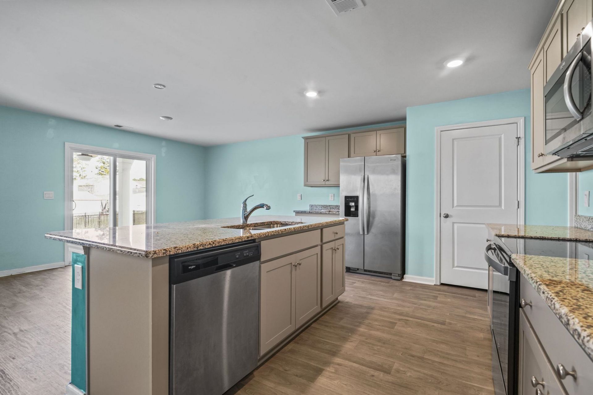 6615 Colonial Dr. Photo 5