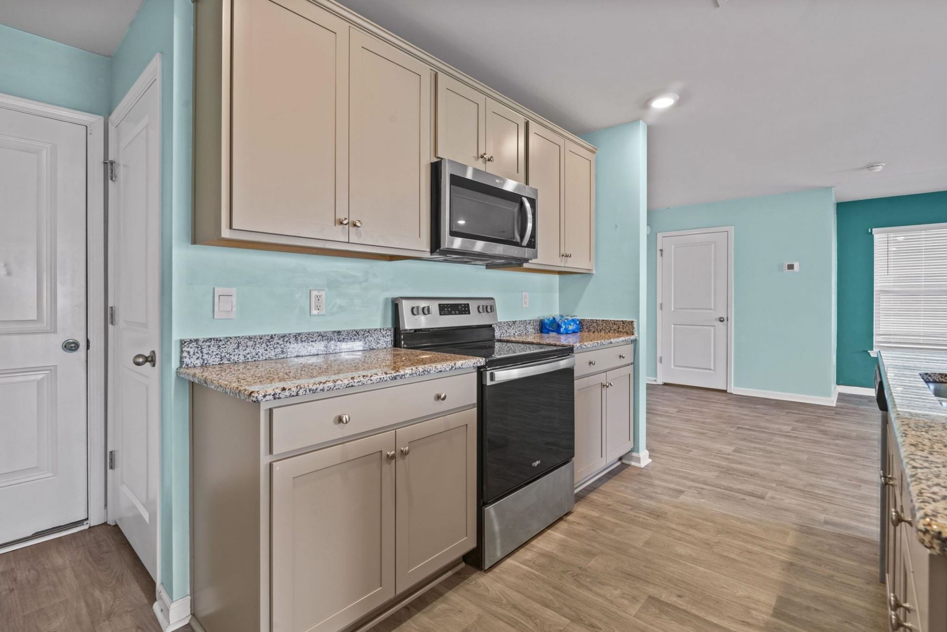 6615 Colonial Dr. Photo 7