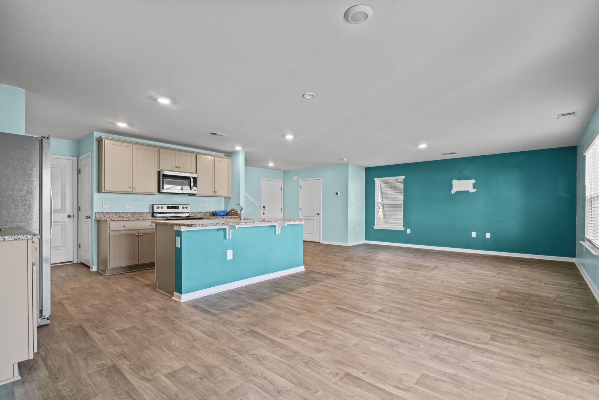 6615 Colonial Dr. Photo 9