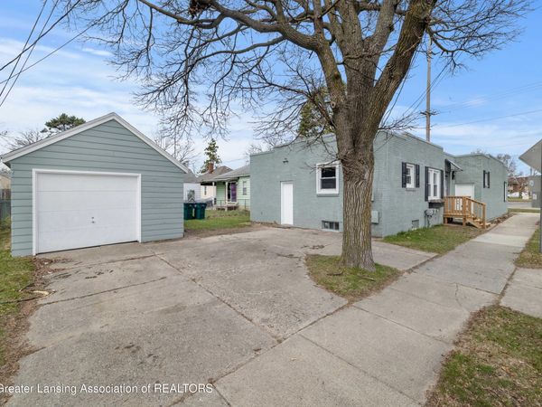 2718 E Grand River Avenue, Lansing, MI 48912