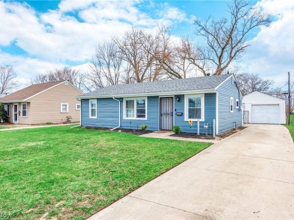 572 Bell Avenue , Elyria, OH 44035