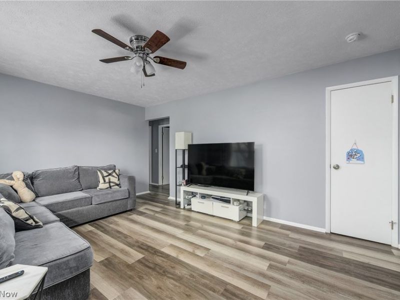 572 Bell Avenue, Elyria, OH 44035 Photo 10