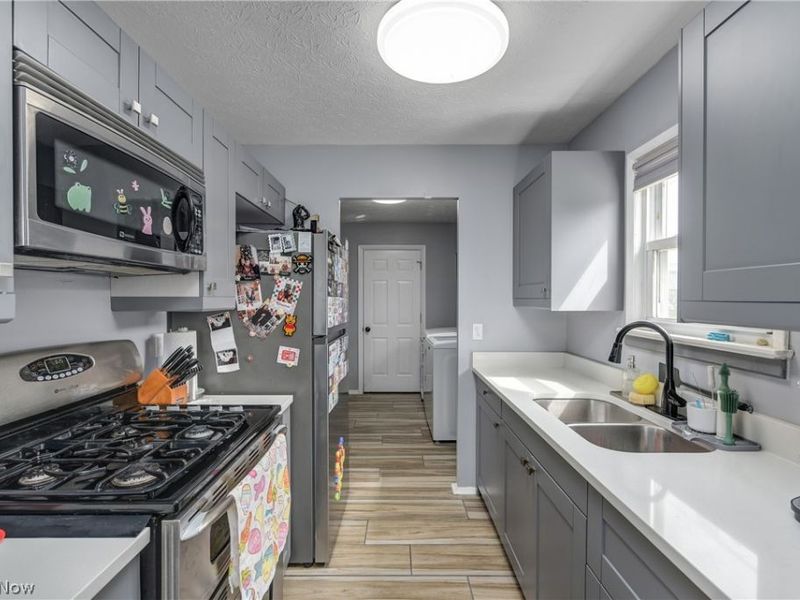 572 Bell Avenue, Elyria, OH 44035 Photo 18