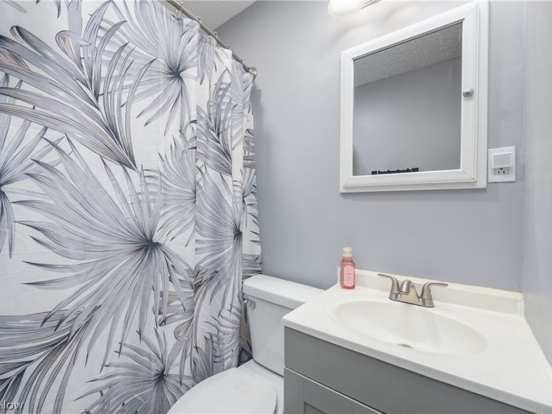 572 Bell Avenue, Elyria, OH 44035 Photo 28