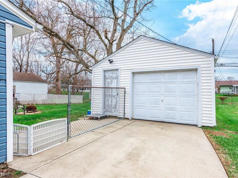 572 Bell Avenue, Elyria, OH 44035 Photo 4