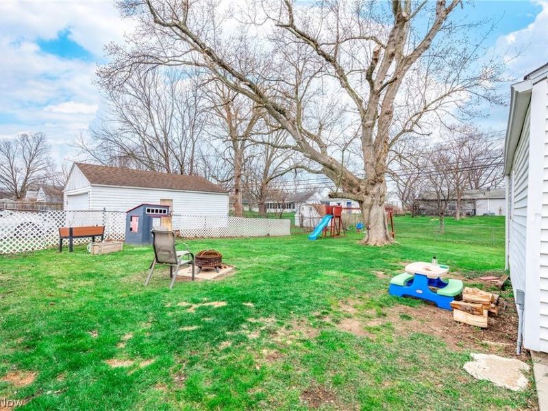 572 Bell Avenue, Elyria, OH 44035 Photo 5