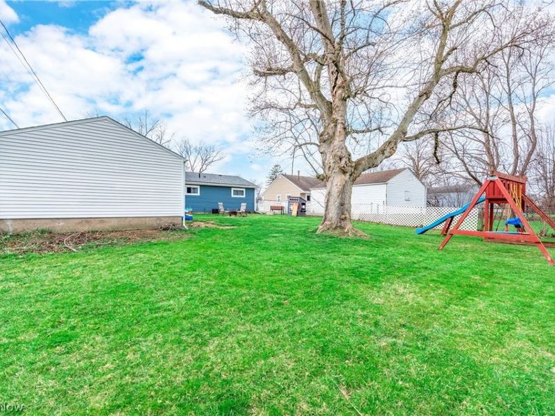 572 Bell Avenue, Elyria, OH 44035 Photo 9